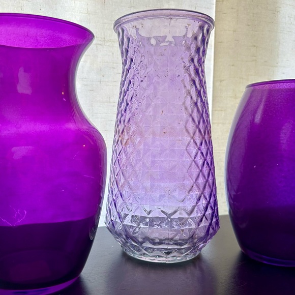 Vintage, Paula Lavender purple, textured vase. 9” - Picture 3 of 14